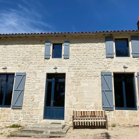 Chateau Des Loups - Les Pommiers Echire 外观 照片