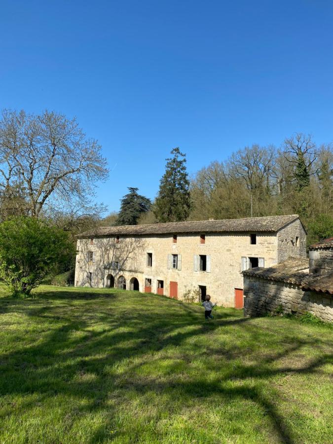 Chateau Des Loups - Les Pommiers Echire 外观 照片
