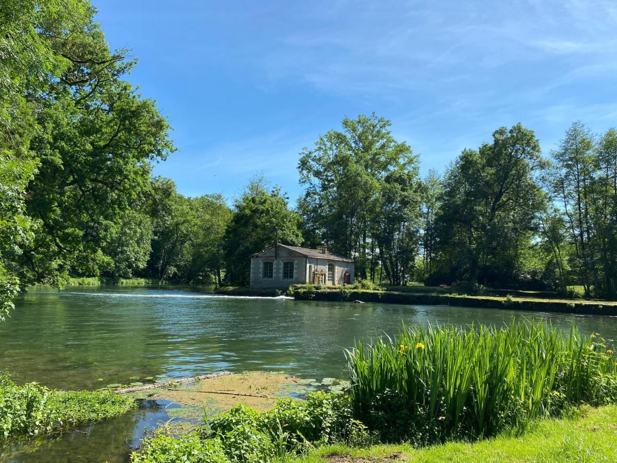 Chateau Des Loups - Les Pommiers Echire 外观 照片