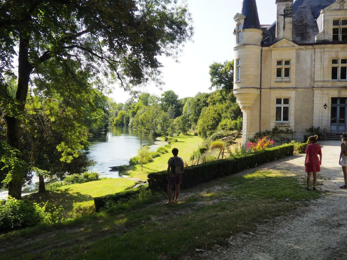 Chateau Des Loups - Les Pommiers Echire 外观 照片