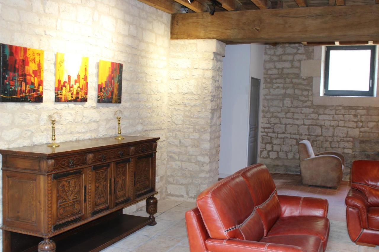 Chateau Des Loups - Les Pommiers Echire 外观 照片