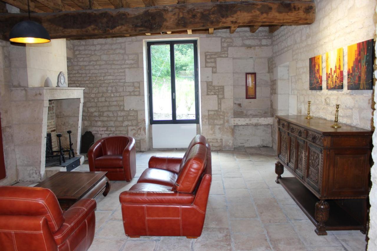 Chateau Des Loups - Les Pommiers Echire 外观 照片