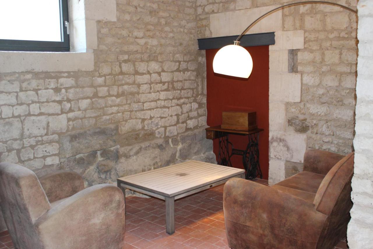 Chateau Des Loups - Les Pommiers Echire 外观 照片